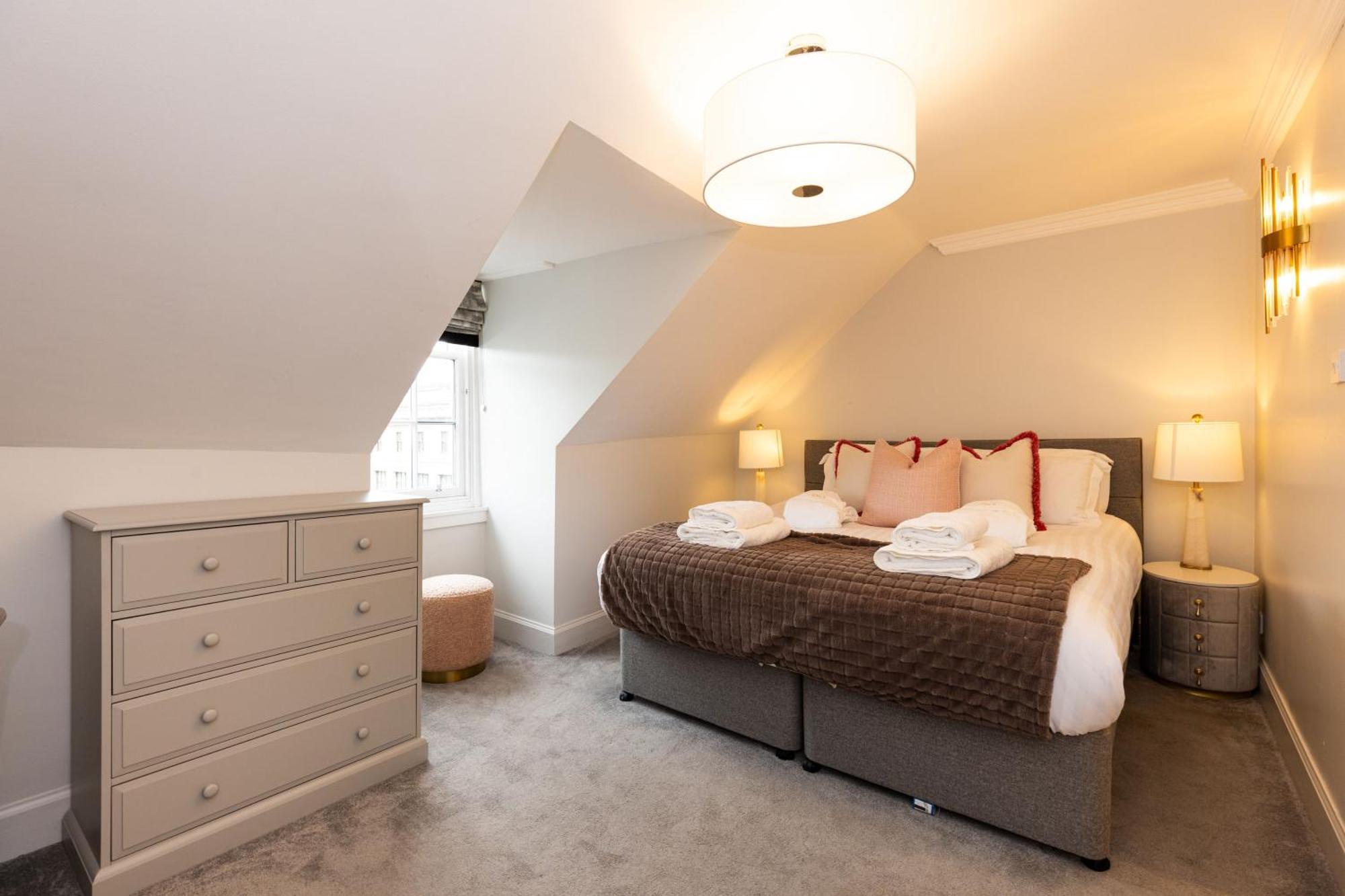 Righ Properties - Luxurious City Centre Three Bedroom Apartment Edimburgo Exterior foto