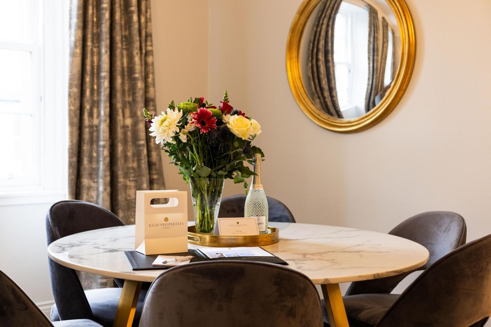 Righ Properties - Luxurious City Centre Three Bedroom Apartment Edimburgo Exterior foto